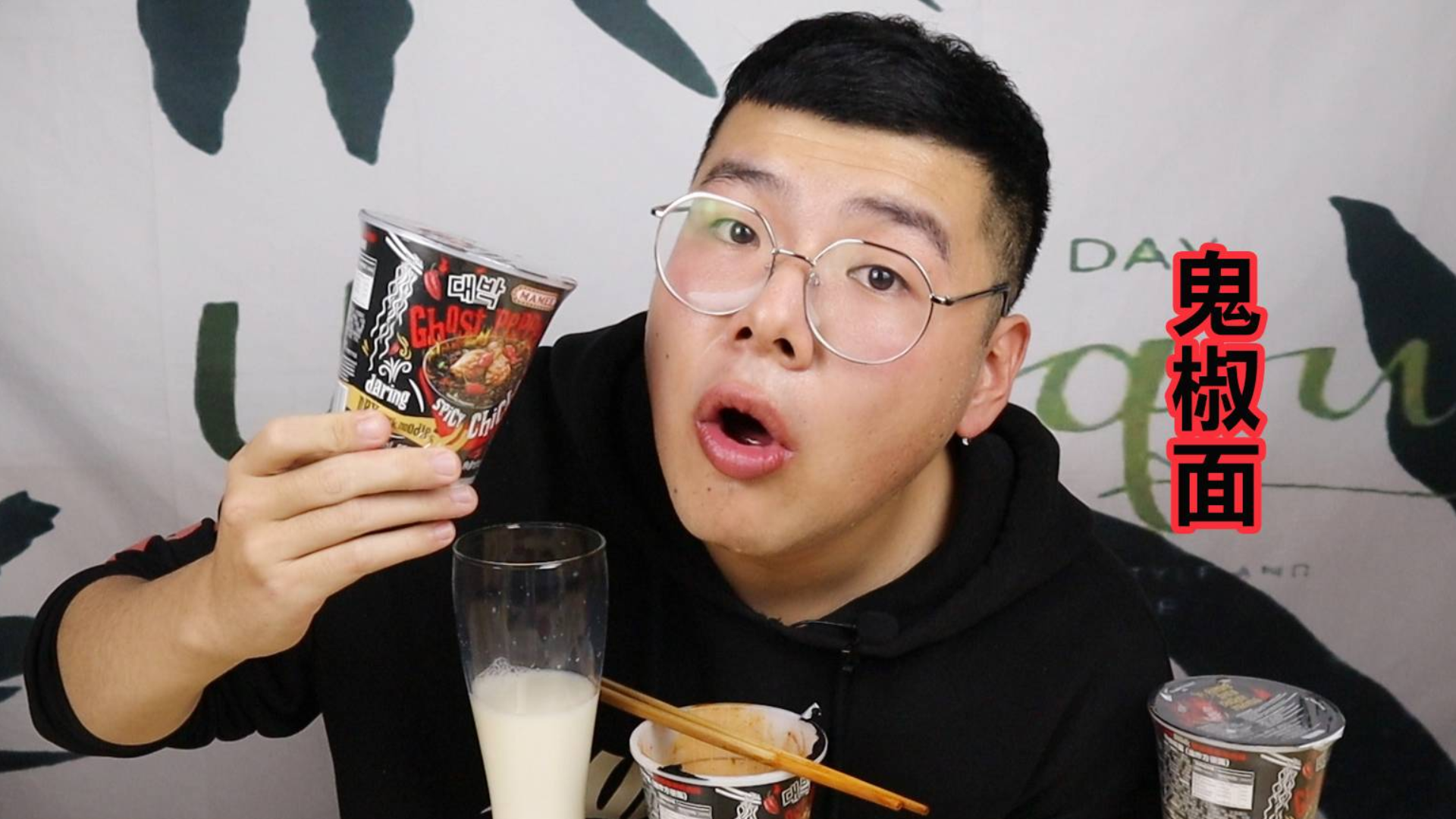 小伙挑战100万辣度鬼椒面,感觉没有传说中那么辣!